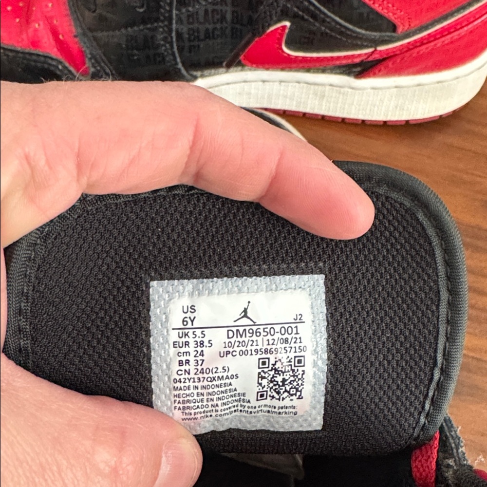 Nike Air Jordan‎ 1 Mid GS "BRED TEXT" Bred DM9650-001 size 6Y - Picture 9 of 10